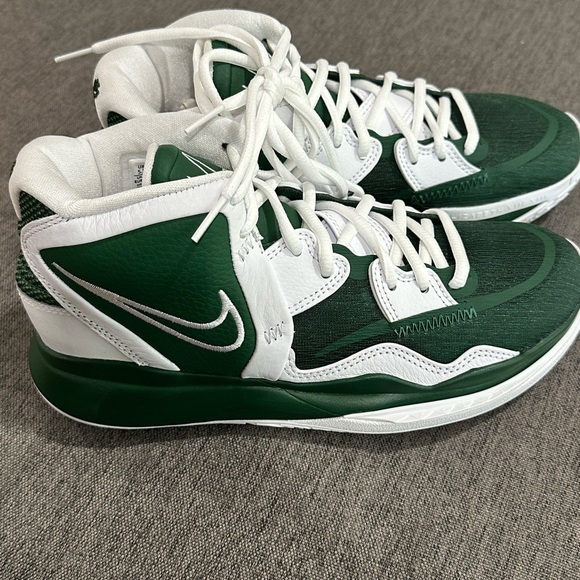 NWOB Nike Kyrie Infinity TB Shoes